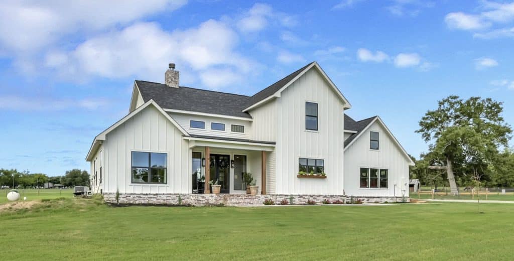 modern farmhouse barndominium floor plan